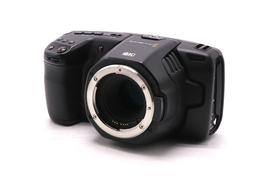 Кинокамера Blackmagic Pocket Cinema Camera 6K в упаковке