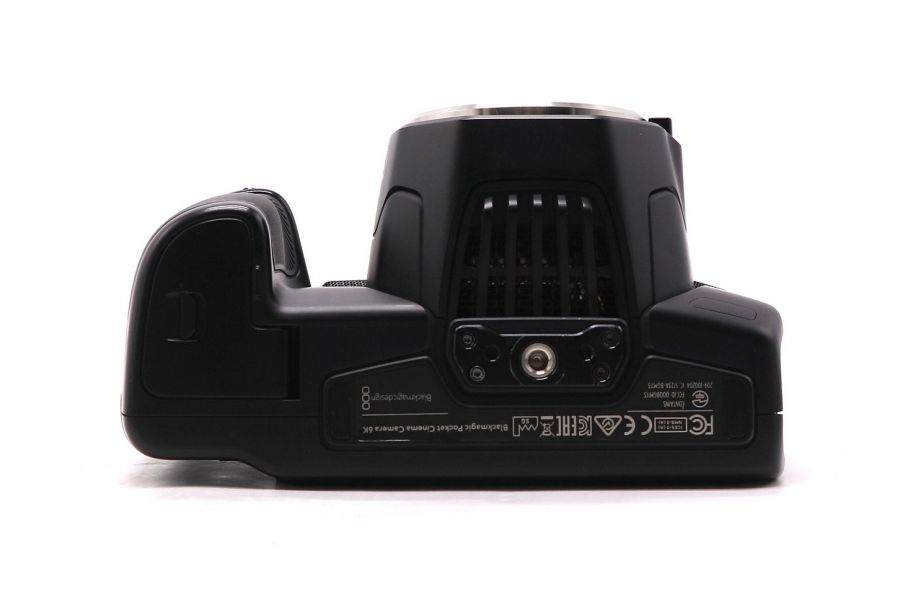 Кинокамера Blackmagic Pocket Cinema Camera 6K в упаковке