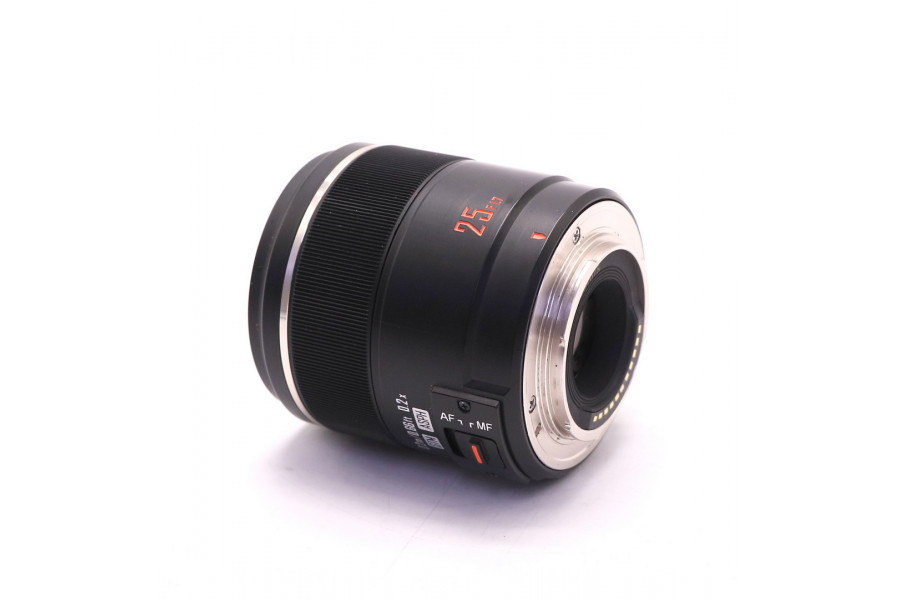 Объектив YongNuo 25mm f/1.7 для камер Micro 4/3 в упаковке