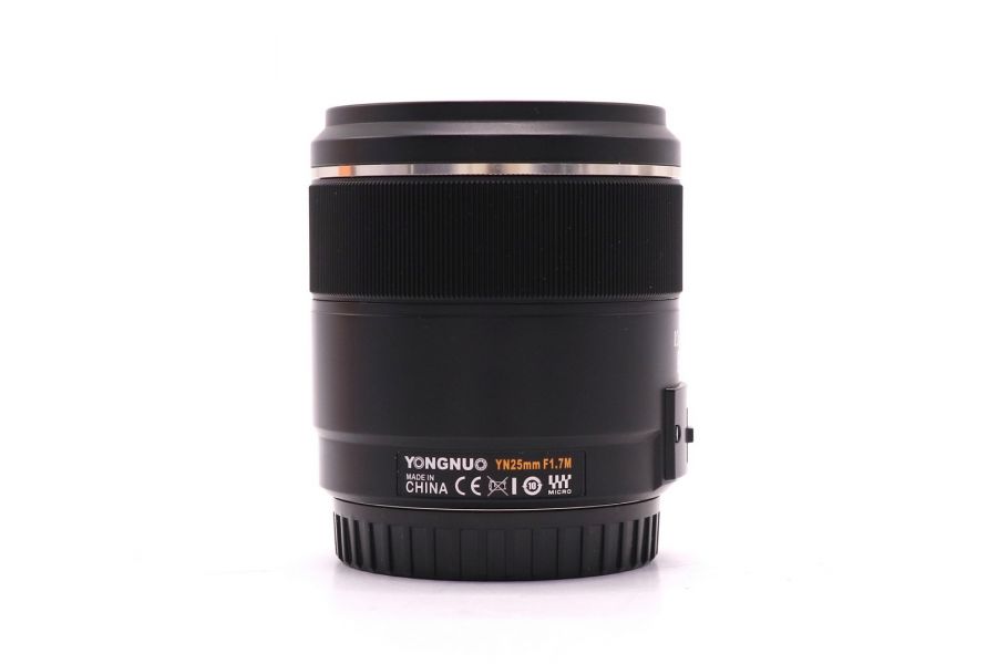 Объектив YongNuo 25mm f/1.7 для камер Micro 4/3 в упаковке