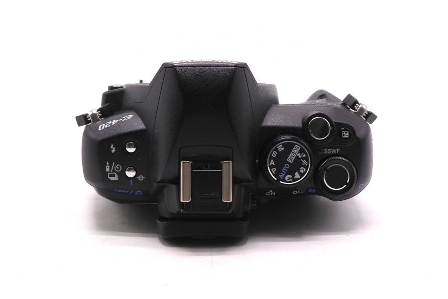 Olympus E-420 body в упаковке (пробег 9200 кадров)