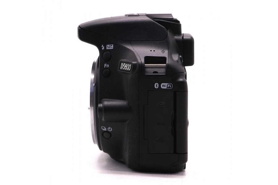 Nikon D5600 body в упаковке (пробег 60920 кадров)