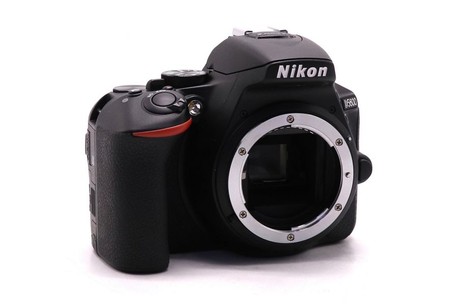 Nikon D5600 body в упаковке (пробег 60920 кадров)