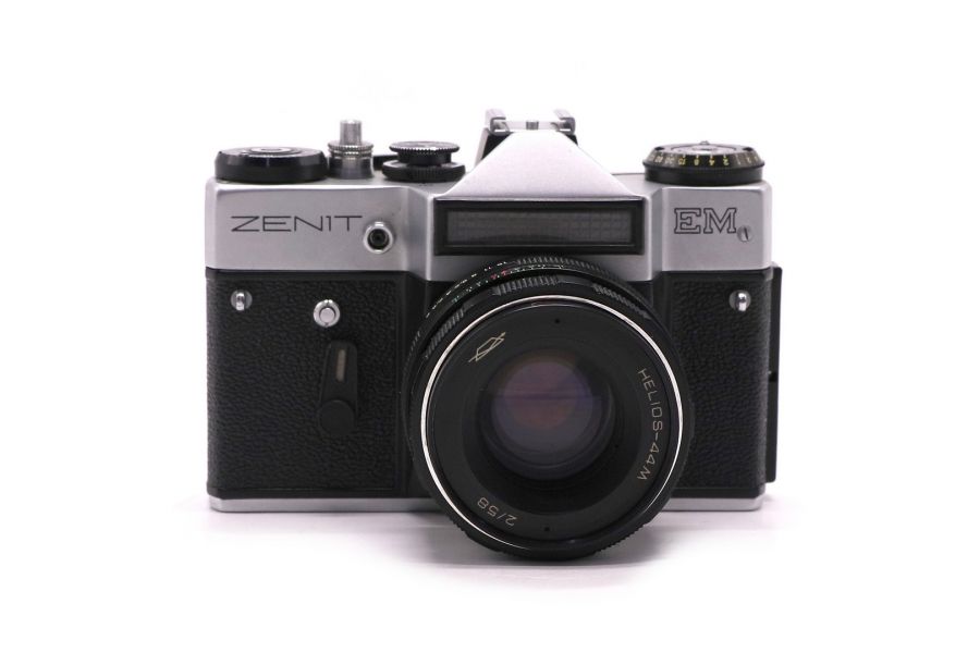 Зеркальная камера Зенит ЕМ kit silver (СССР, 1982)