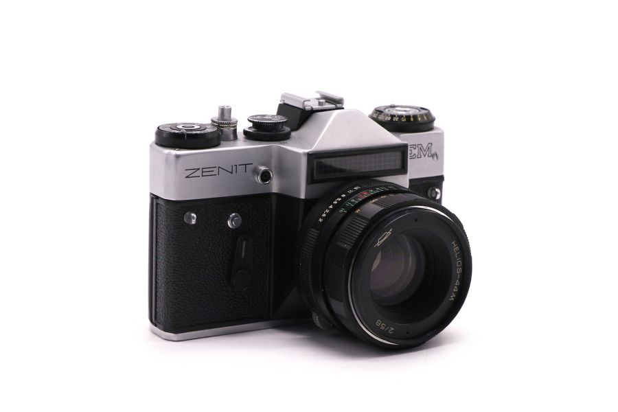 Зеркальная камера Зенит ЕМ kit silver (СССР, 1982)