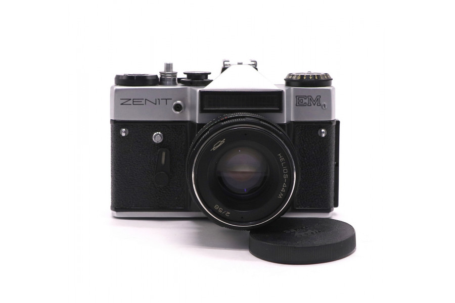Зеркальная камера Зенит ЕМ kit silver (СССР, 1982)