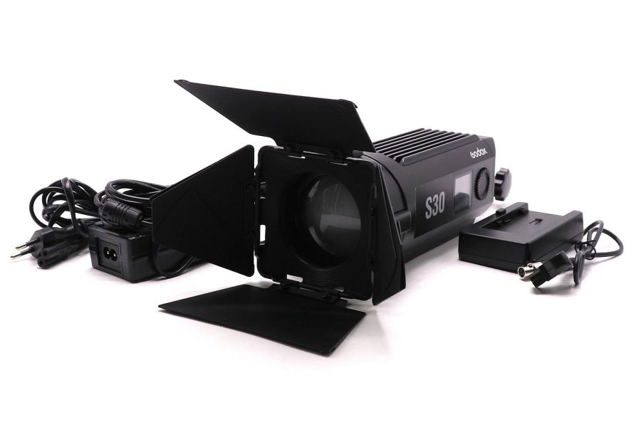 Фокусируемый светодиодный осветитель Godox S30