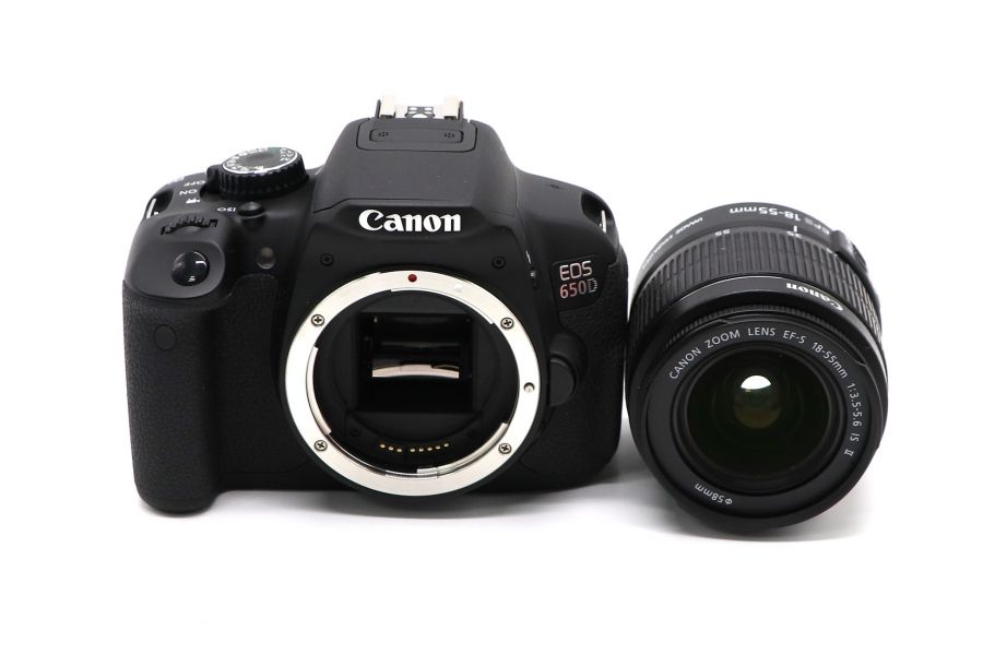 Canon EOS 650D kit в упаковке (пробег 5 кадров)