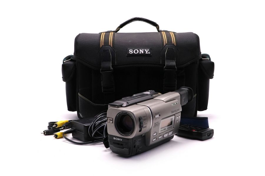 Видеокамера с широким форматом Sony CCD-TR427E