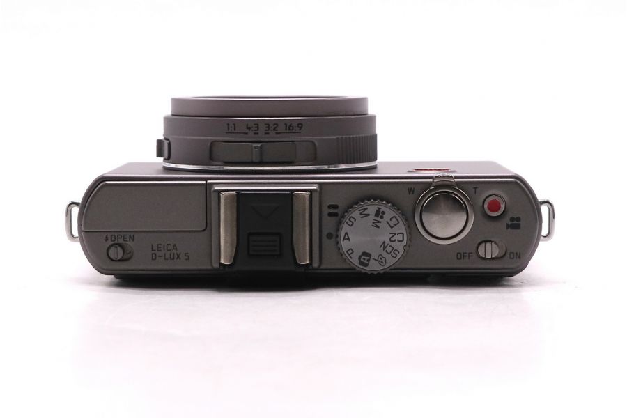 Компактная цифровая камера Leica D-Lux 5 Titanium