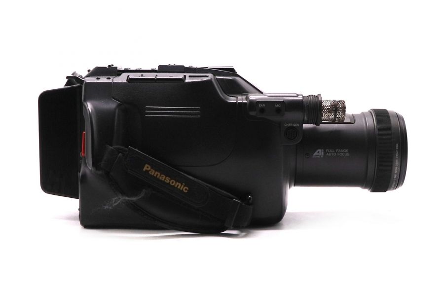 8-кратный зум видеокамера Panasonic NV-G202E