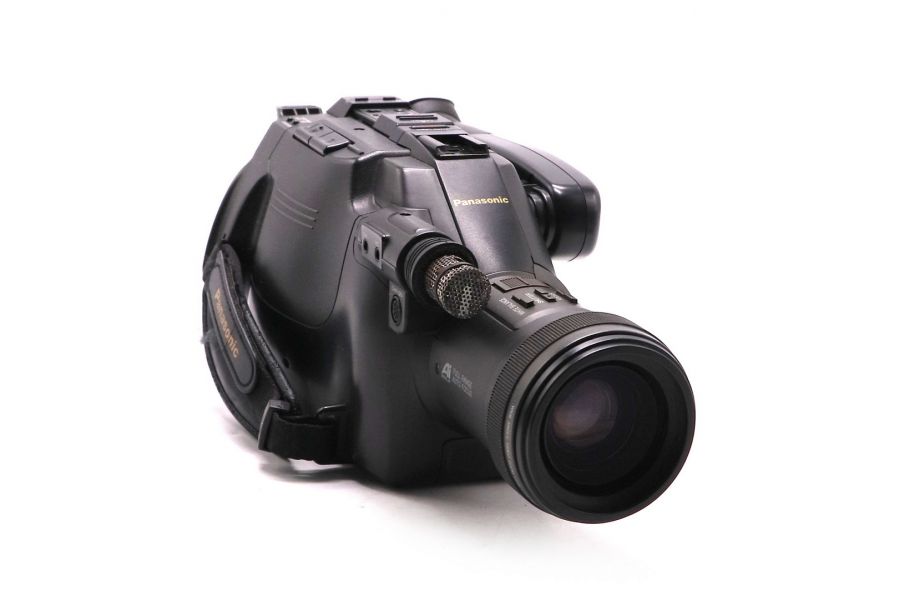 8-кратный зум видеокамера Panasonic NV-G202E