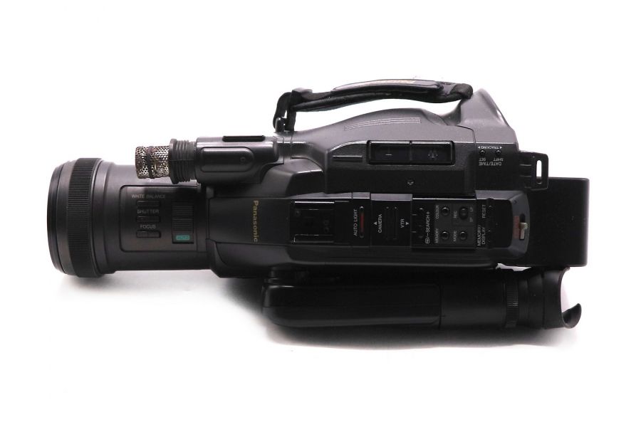 8-кратный зум видеокамера Panasonic NV-G202E