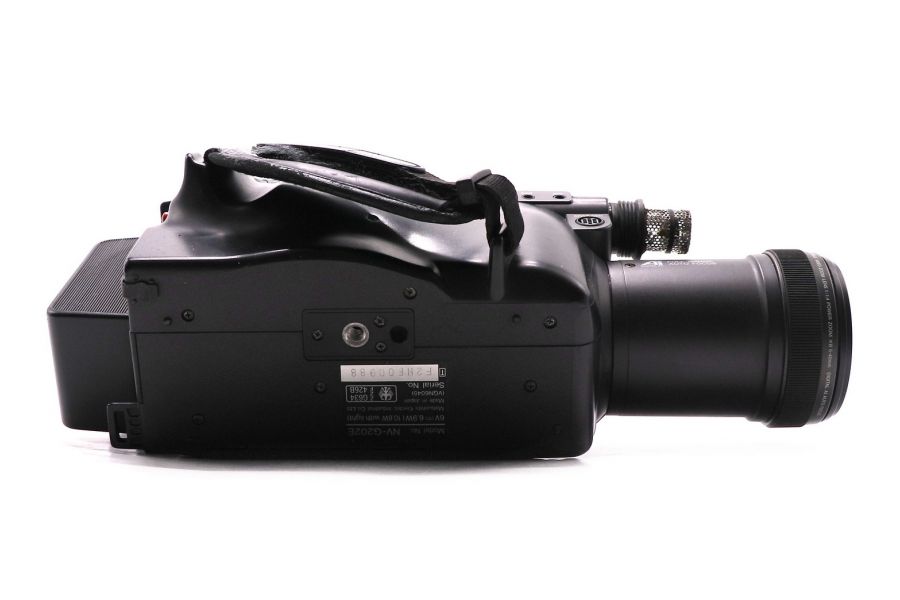 8-кратный зум видеокамера Panasonic NV-G202E