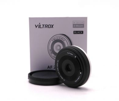 Объектив Viltrox AF 28mm F4.5 Chip FE в упаковке