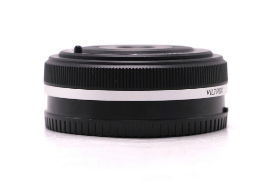 Объектив Viltrox AF 28mm F4.5 Chip FE в упаковке