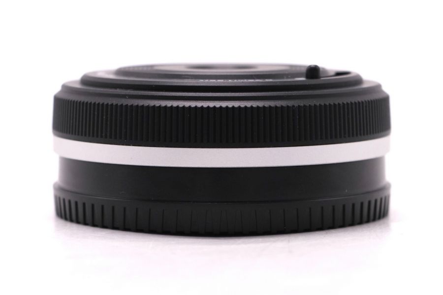 Объектив Viltrox AF 28mm F4.5 Chip FE в упаковке