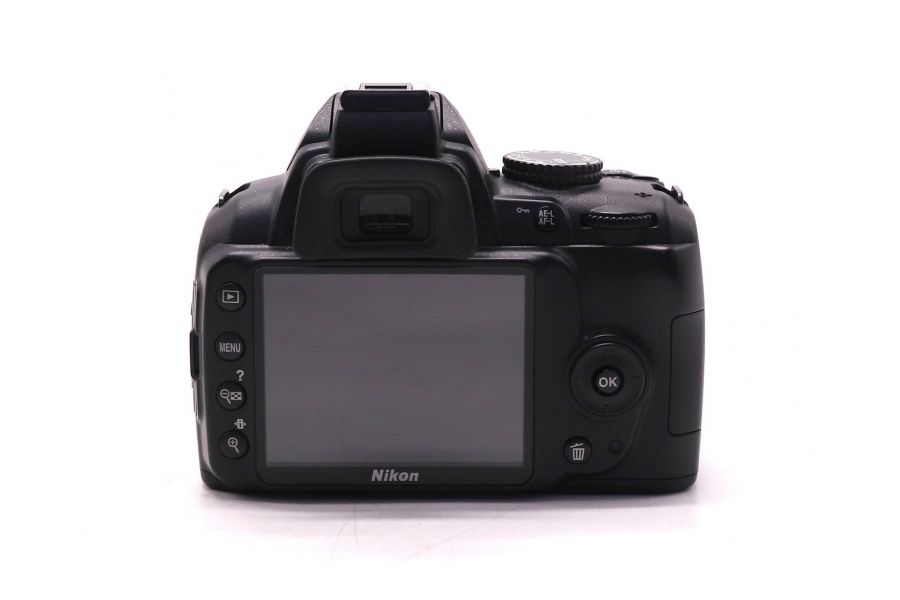 Зеркальная камера Nikon D3000 body в упаковке