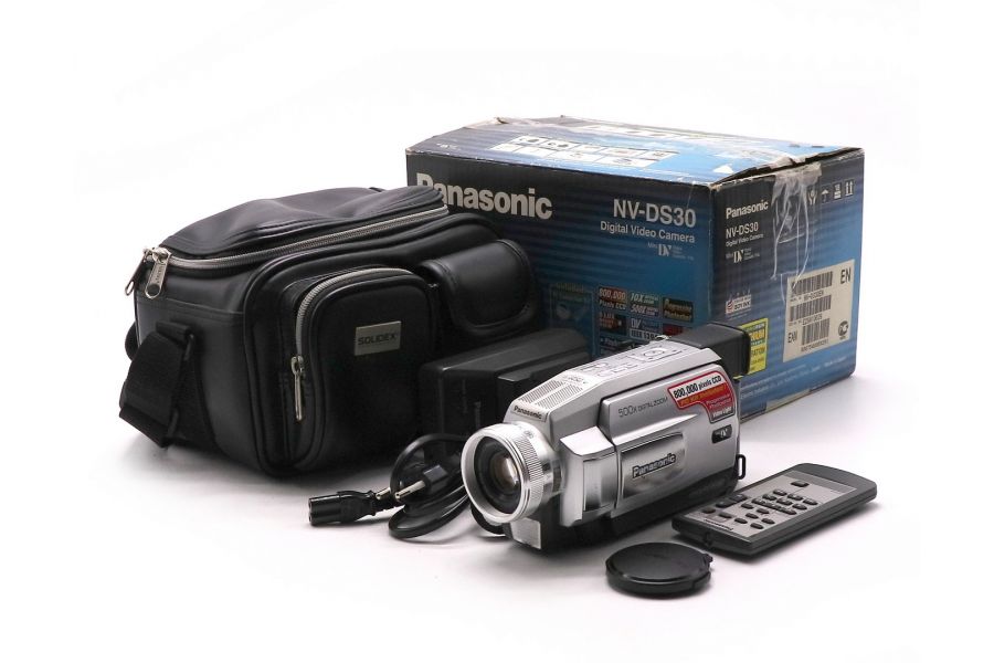 Видеокамера Panasonic NV-DS30 в упаковке