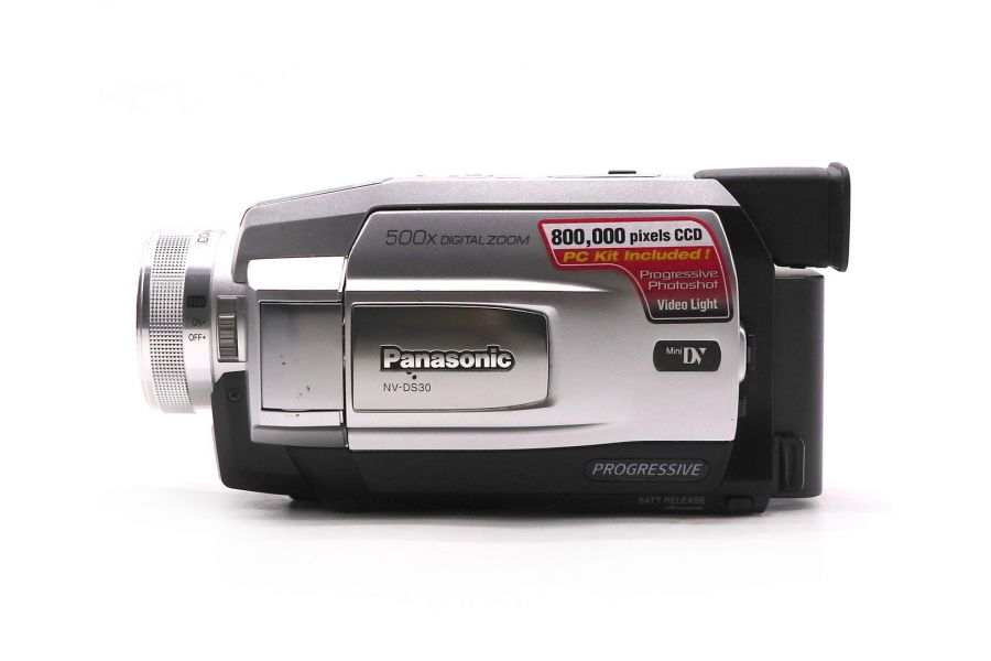 Видеокамера Panasonic NV-DS30 в упаковке