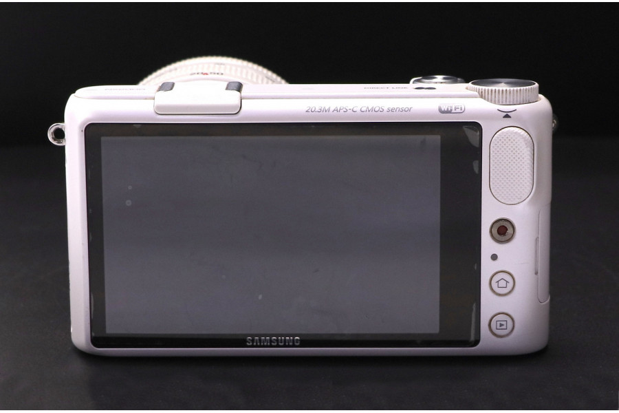 Компактный фотоаппарат Samsung NX2000 kit white