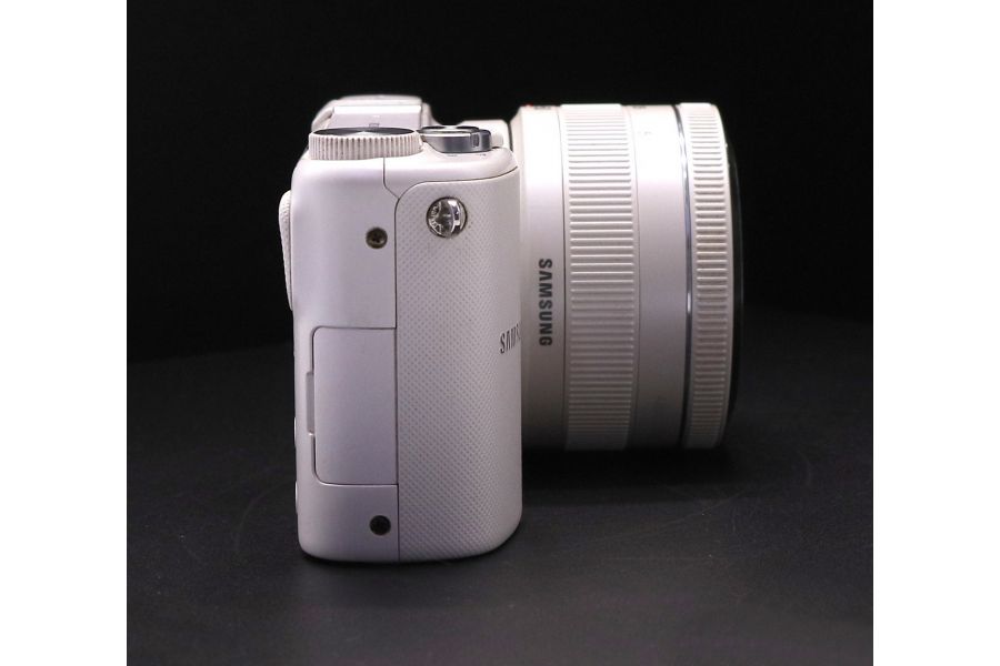 Компактный фотоаппарат Samsung NX2000 kit white