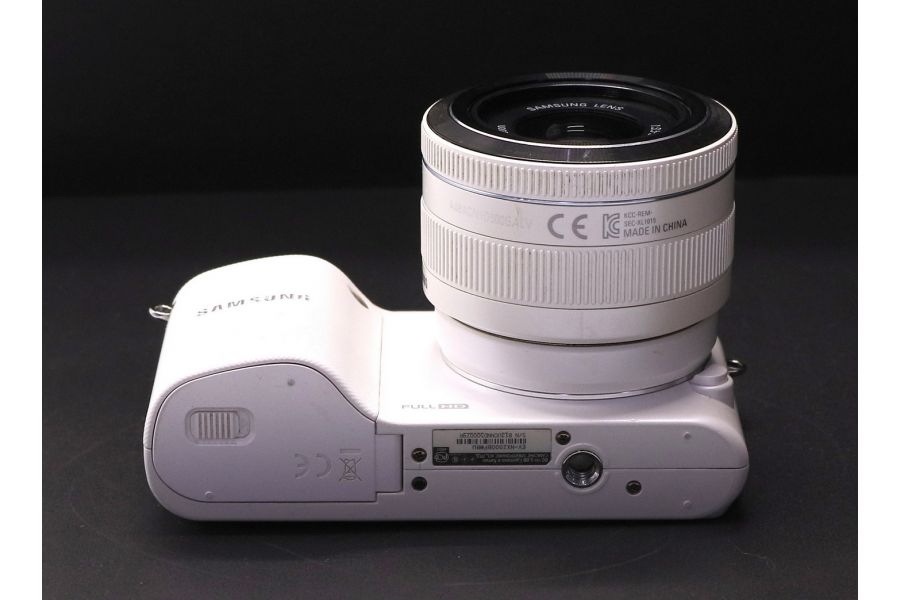 Компактный фотоаппарат Samsung NX2000 kit white