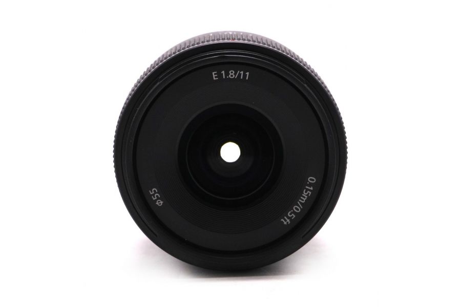 Объектив Sony E 11mm f/1.8 (SEL11F18) в упаковке