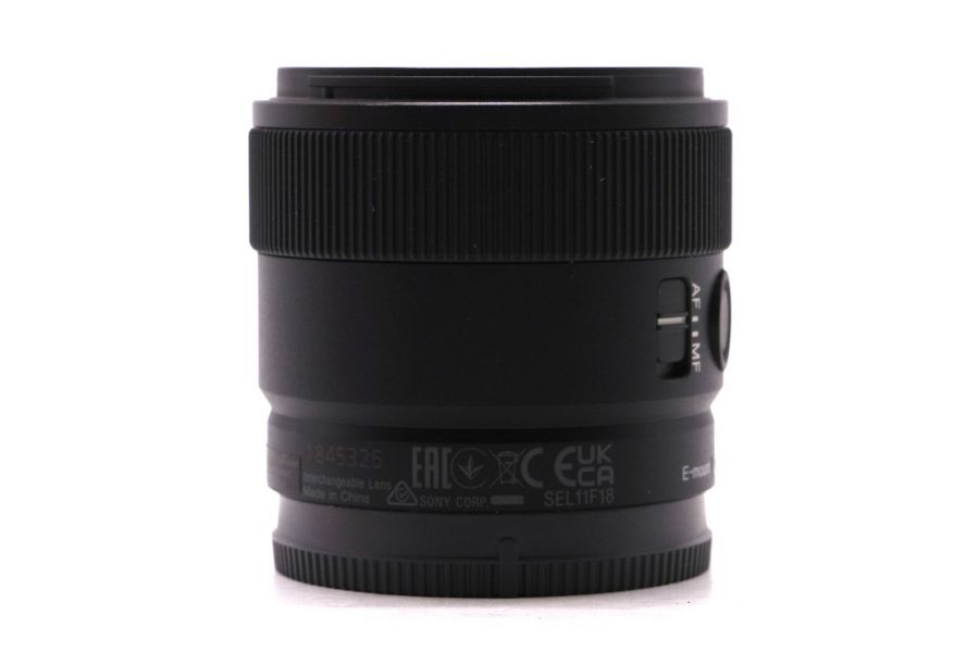 Объектив Sony E 11mm f/1.8 (SEL11F18) в упаковке