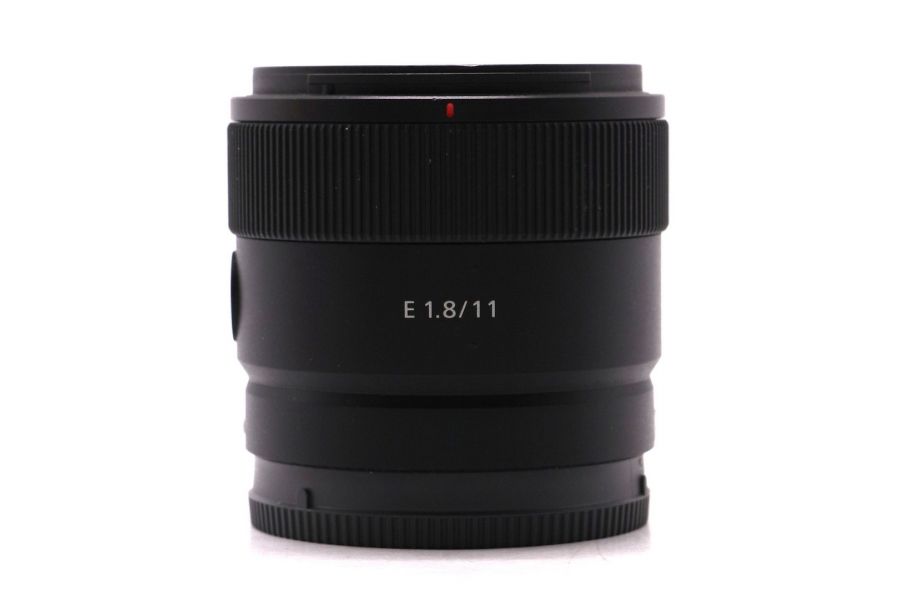 Объектив Sony E 11mm f/1.8 (SEL11F18) в упаковке