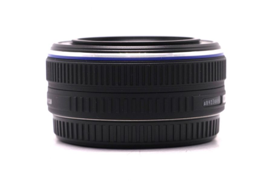 Olympus M.Zuiko Digital 17mm f/2.8 в упаковке