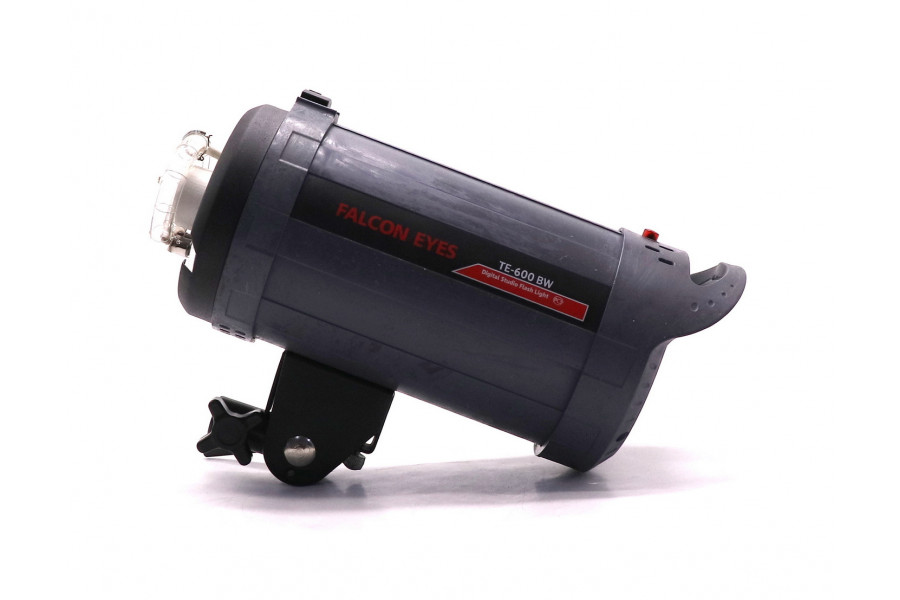 Студийная вспышка Falcon Eyes модель TE-600 BW