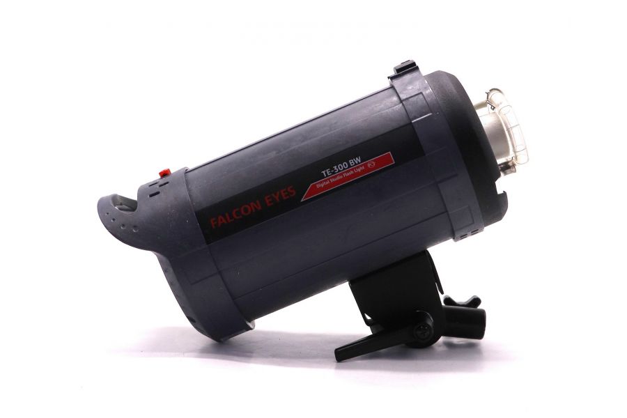Студийная вспышка Falcon Eyes модель TE-300 BW
