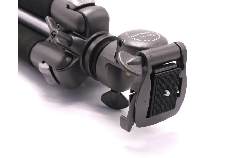 Штатив-трипод HAMA Omega Premium III в упаковке