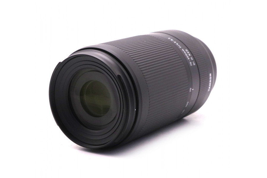 Телеобъектив Tamron 70-300mm f/4.5-6.3 Di III RXD в упаковке