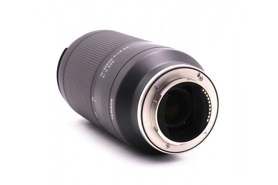 Телеобъектив Tamron 70-300mm f/4.5-6.3 Di III RXD в упаковке