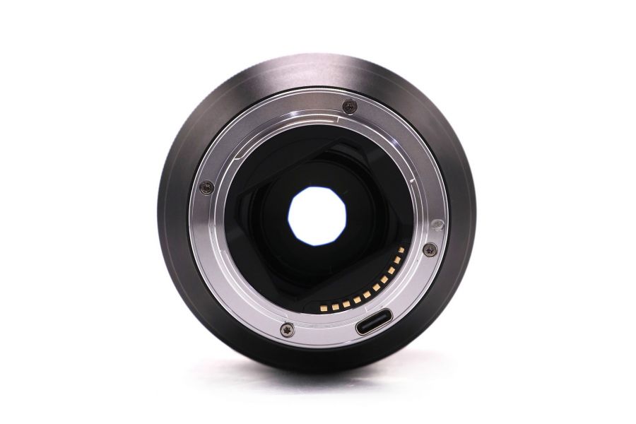 Объектив Viltrox AF 85mm f/1.8 II FE Sony E в упаковке