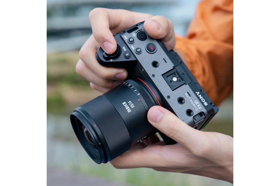 Объектив автофокусный Meike 23mm F1.4 APS-C Sony E