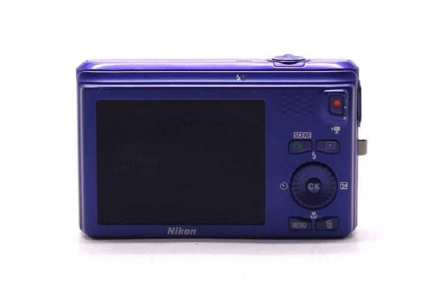 Фотоаппарат Nikon Coolpix S6300 в упаковке