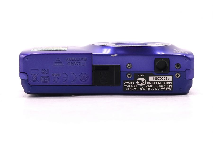 Фотоаппарат Nikon Coolpix S6300 в упаковке