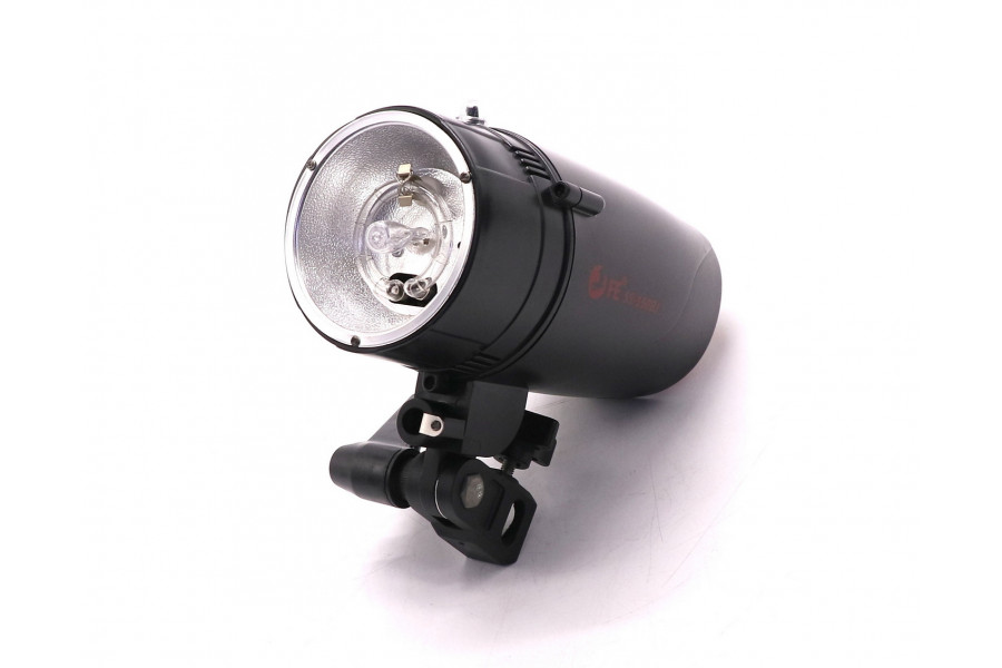 Импульсная студийная вспышка Falcon Eyes SS-150BJ