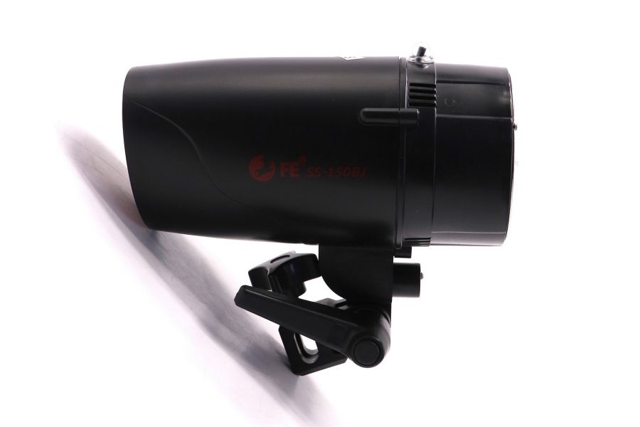 Импульсная студийная вспышка Falcon Eyes SS-150BJ