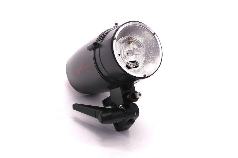 Импульсная студийная вспышка Falcon Eyes SS-150BJ