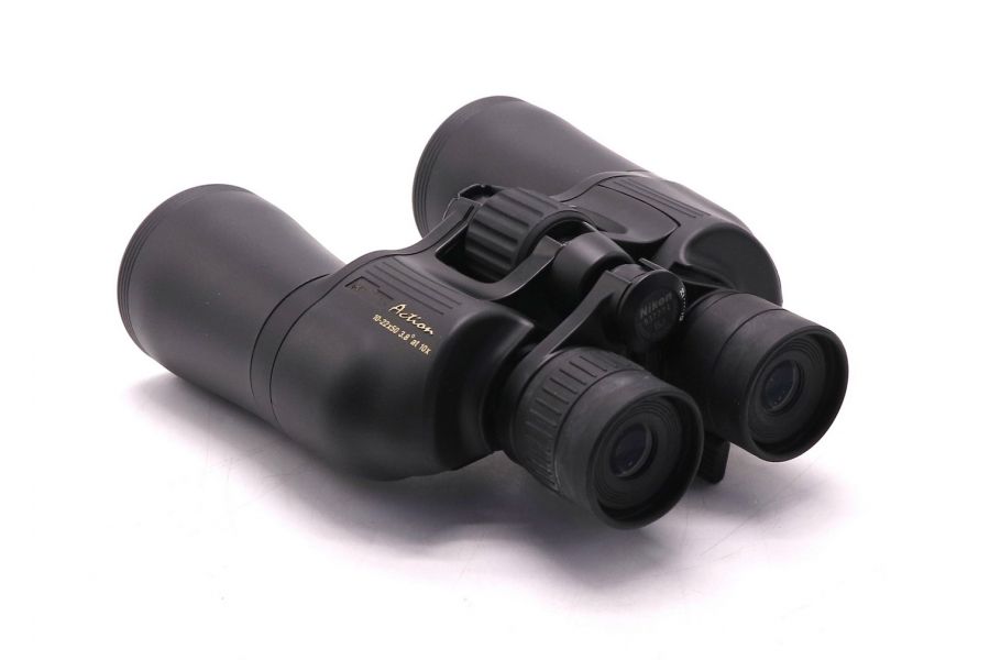Бинокль призменный Nikon Action 10-22X50 CF