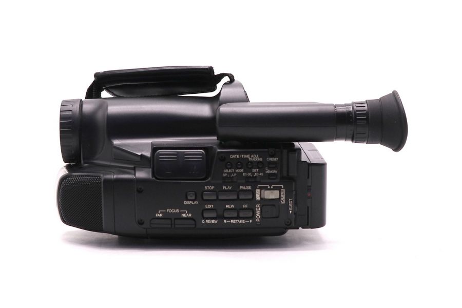 Кассетная видеокамера формата VHS-C JVC GR-AX63E