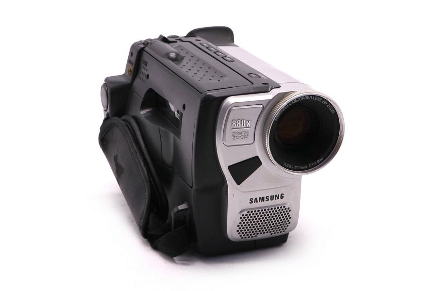 Видеокамера аналоговая формата Hi8 Samsung VP-L800