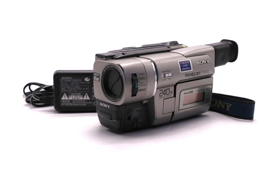 Аналоговая видеокамера типа Video8 Sony CCD-TRV37E