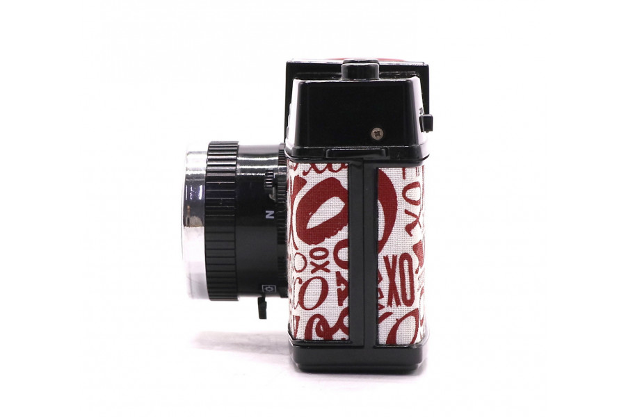 Компактная 35-миллиметровая камера Mini Diana