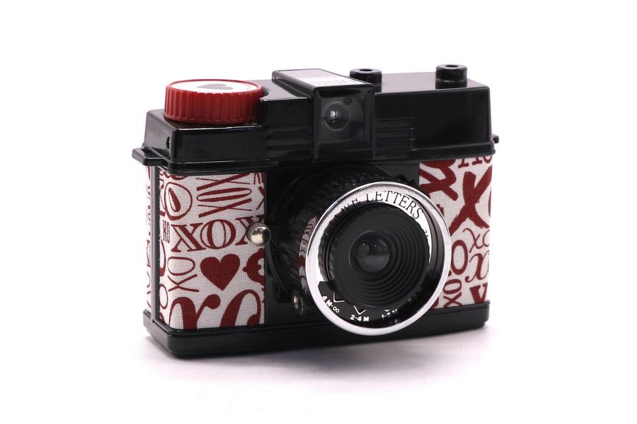 Компактная 35-миллиметровая камера Mini Diana