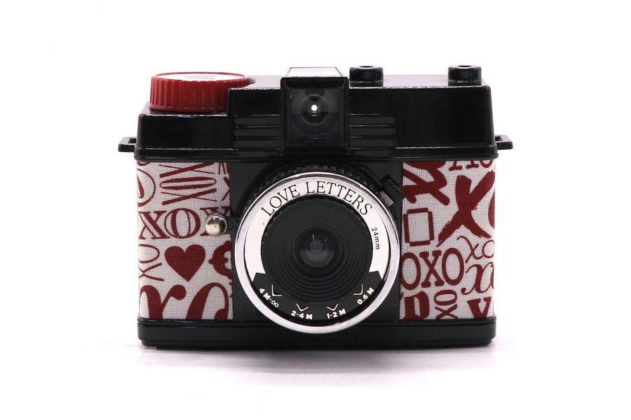 Компактная 35-миллиметровая камера Mini Diana